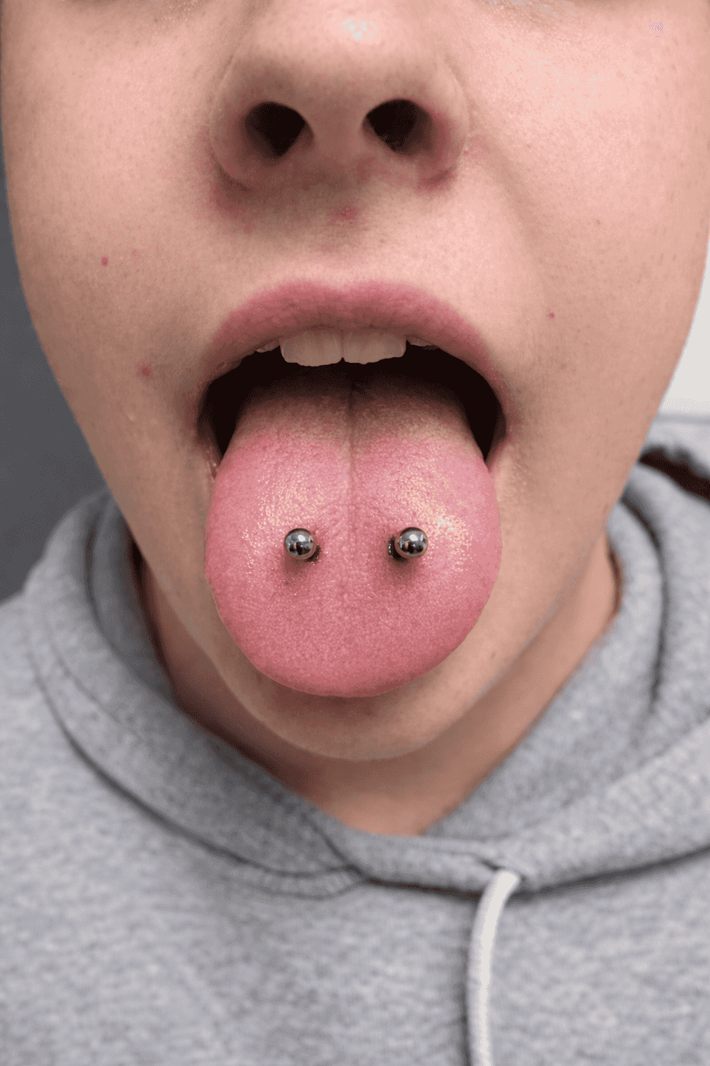double piercing à la langue