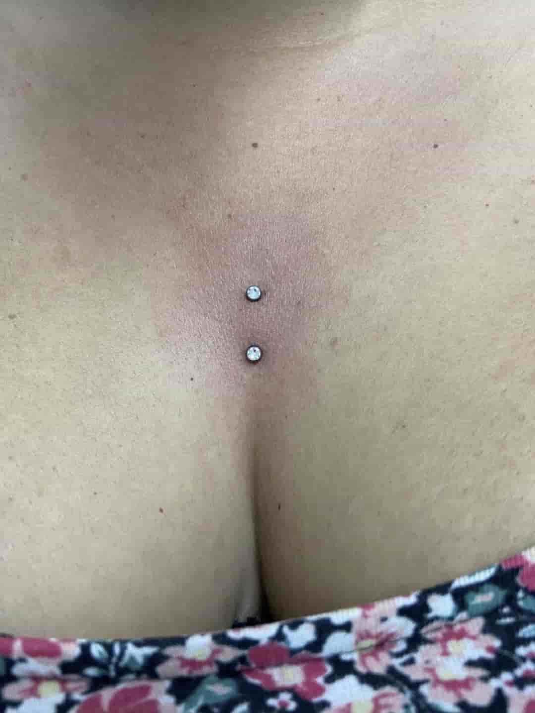 double cleavage dans le décolleté